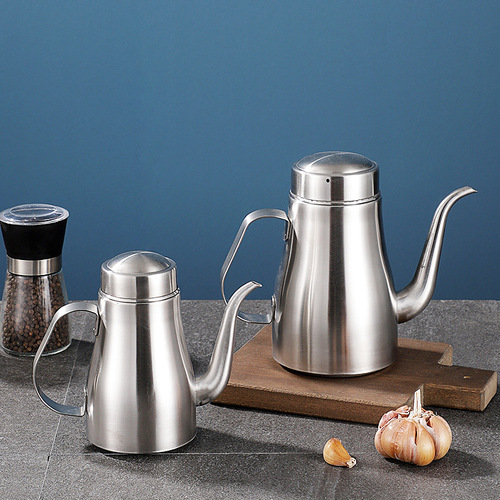 Stainless steel oil pot with lid household large-capacity seasoning bottle kitchen soy sauce pot material tank barbecue supplies oil bottle