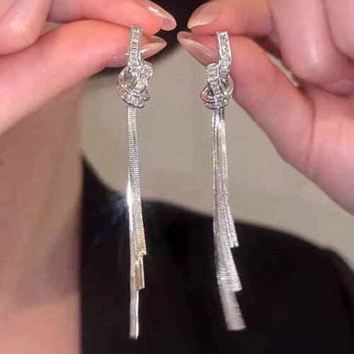 A long flowing tassel earring with a knotted rope, no piercing earring clip for women, mosquito coil plate design sense, exaggerated earring.