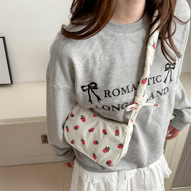 Bolsos de diseño de nicho para mujer, la nueva tendencia de verano de este año, bolsos de todo fósforo, bolsos de bola de masa de axila de un solo hombro de sentido de alta gama