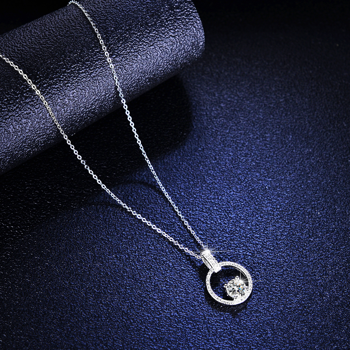 Round Pattern Women's Gender 925 Sterling Silver Moissanite Inlay Round Pendant Necklace