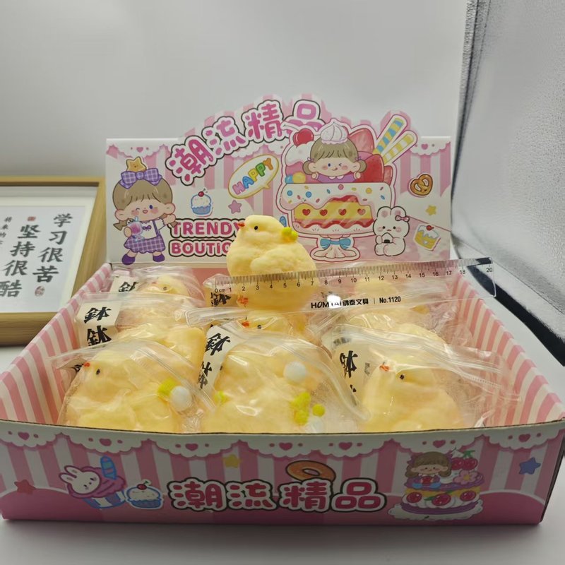 かわいいひよこ型のシリコン製ぬいぐるみ、圧迫感のある感触でストレス解消に最適なグッズです。|undefined