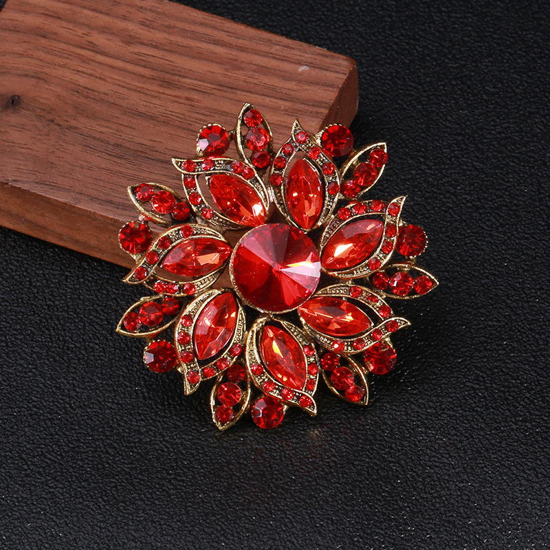 Ethnic Style Shiny Flower Alloy Inlay Crystal Glass Women's Brooches display picture 5