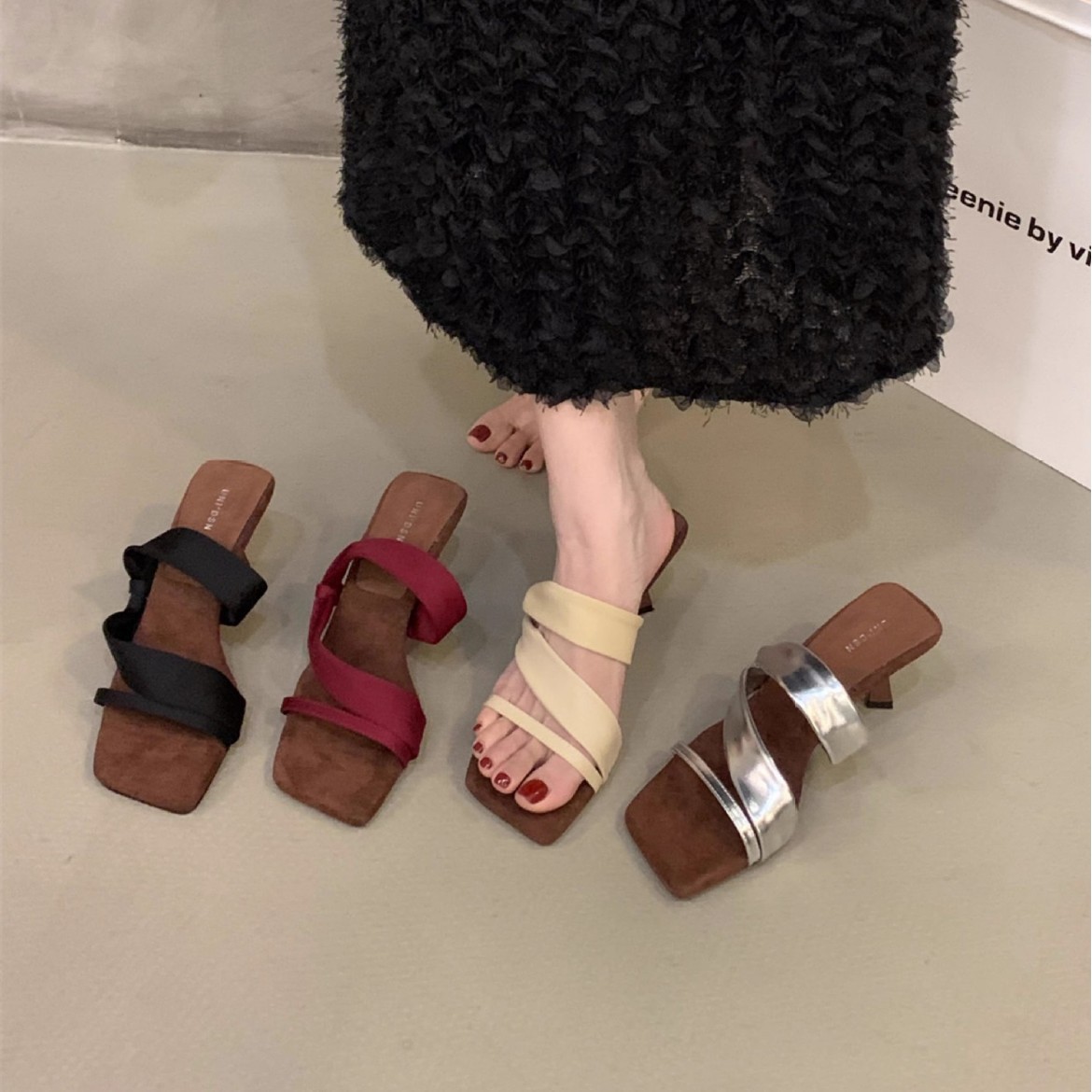 Fashionable universal small design retro sandals wedge heel square…