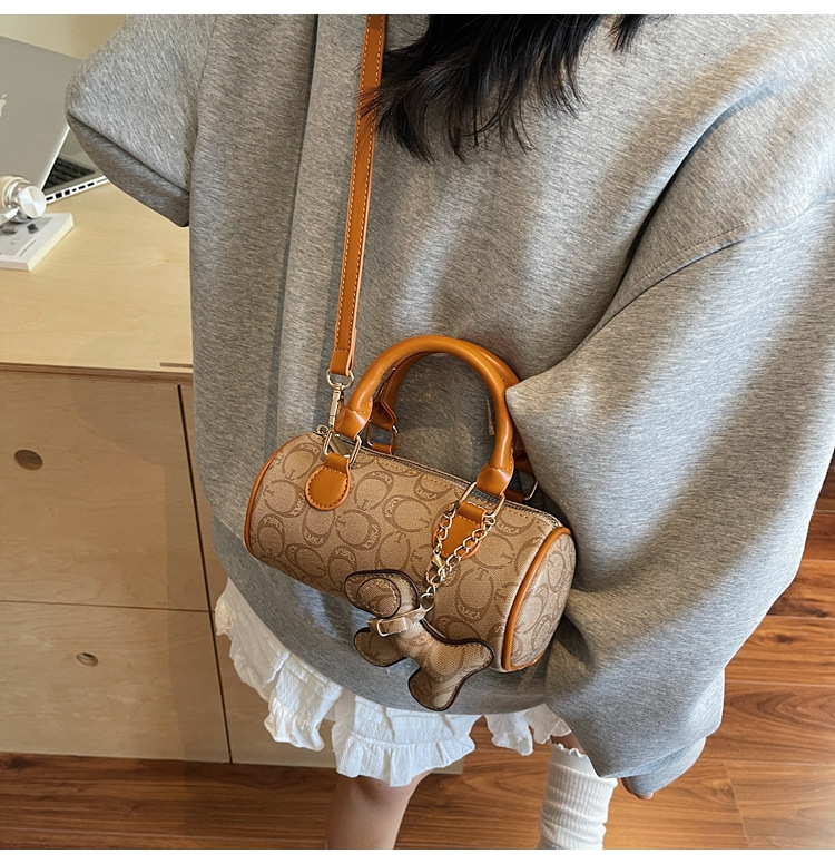 The 2025 summer new small handbag for women, the Boston bag, is casual, versatile, elegant, and has a high level of appearance. It is a trendy hand-held crossbody bag undefined