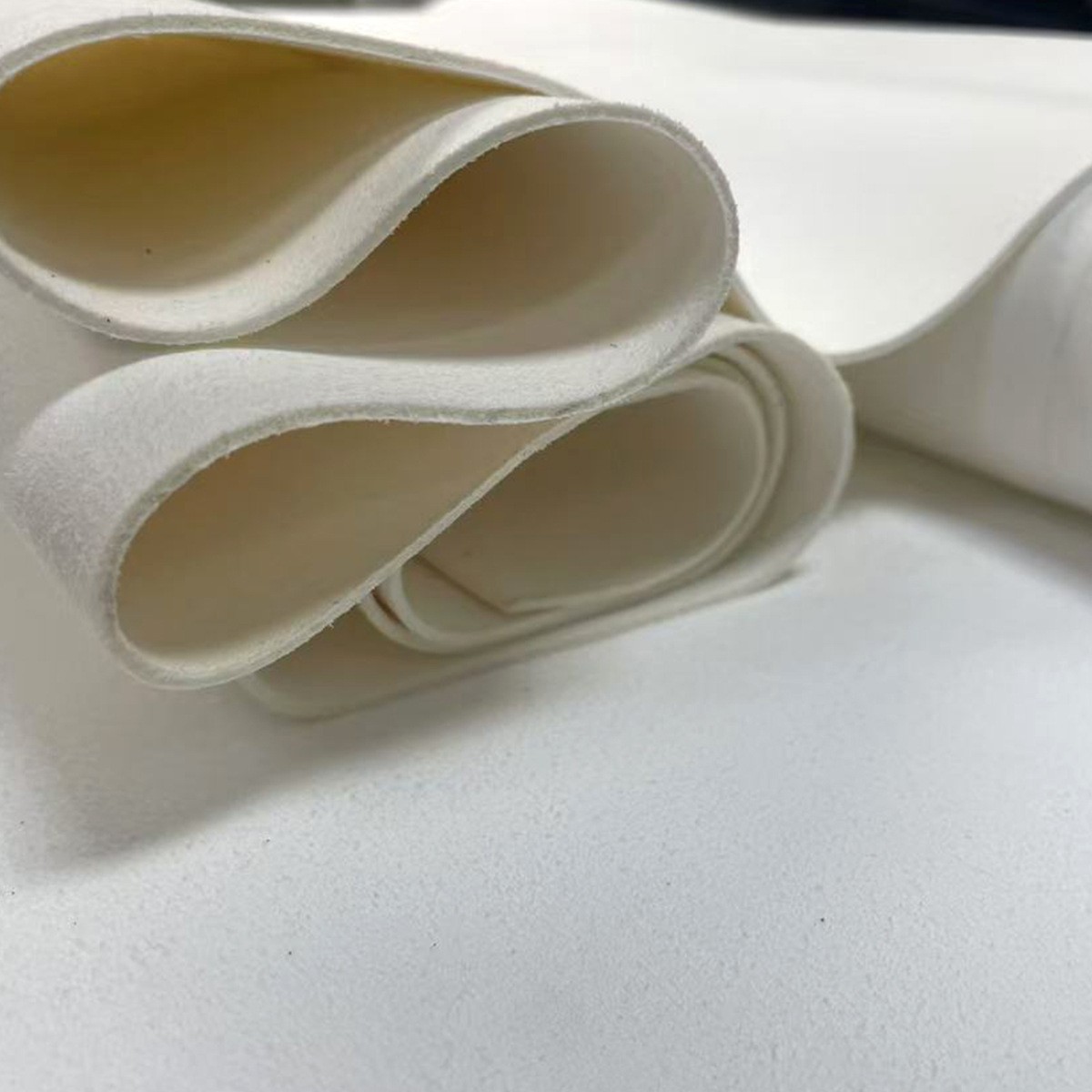 加厚绒面超纤白色 透气耐磨皮革面料双面绒真超纤 韩国绒现货供应