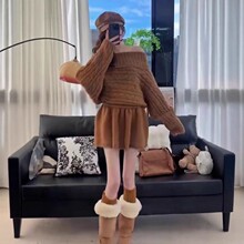 ��Χ�ж�����ɫʱ����֯��װŮ�¿�һ�ּ��黨ë��������ȹ������