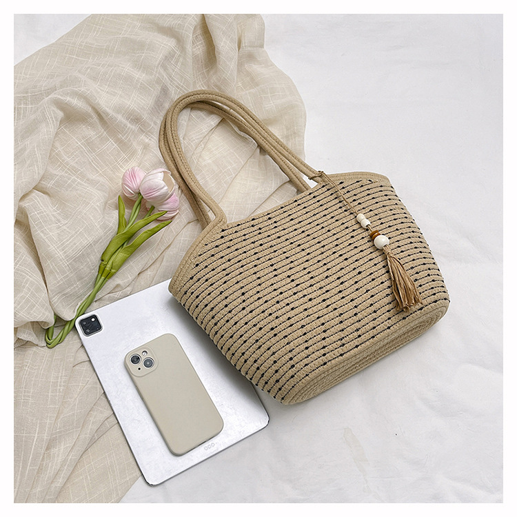 A trendy and stylish underarm bag for summer, a simple single-shoulder bag for women, and a fashionable, casual, and high-quality bag undefined