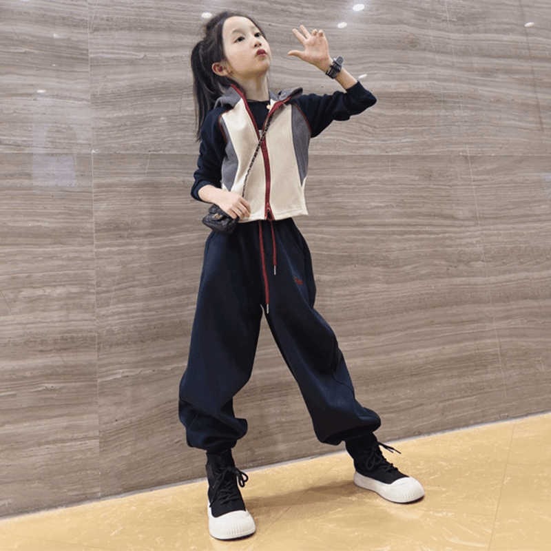 Girls' sports suit, spring and autumn style, 2026 new autumn fashion casual clothes for older girls