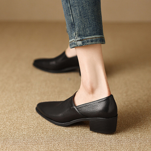 Heels with deep mouth, thick soles, spring season pointed toe apricot color single shoes for women, small leather shoes, one-pieced women's shoes.