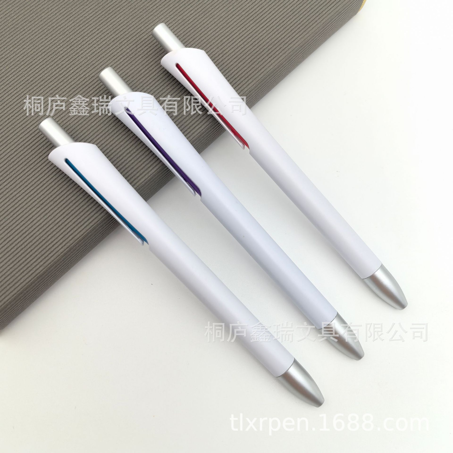 Presione el bolígrafo de plástico esmerilado, el antiguo bolígrafo publicitario, el estilo de color es novedoso, el logotipo imprimible, el bolígrafo publicitario