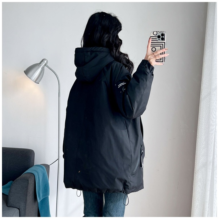 This thick cotton-padded jacket is a super large-sized special style women's wear for chubby girls. It's a Korean-style casual thick jacket that can be worn for 300 pounds