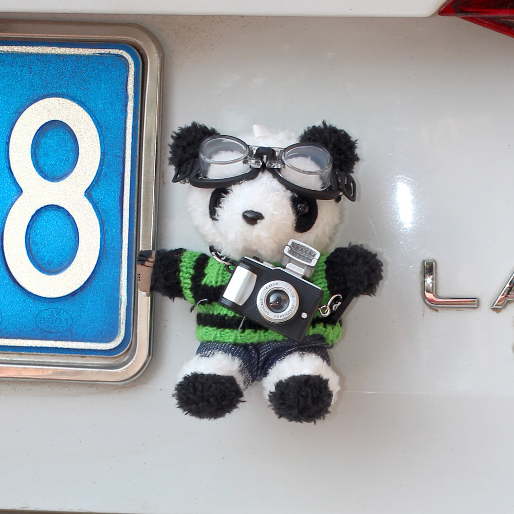 Personalidad en línea lindo estilo extranjero panda decoración de cola de automóvil adornos muñecas de peluche fuera del automóvil suministros de automóvil estables