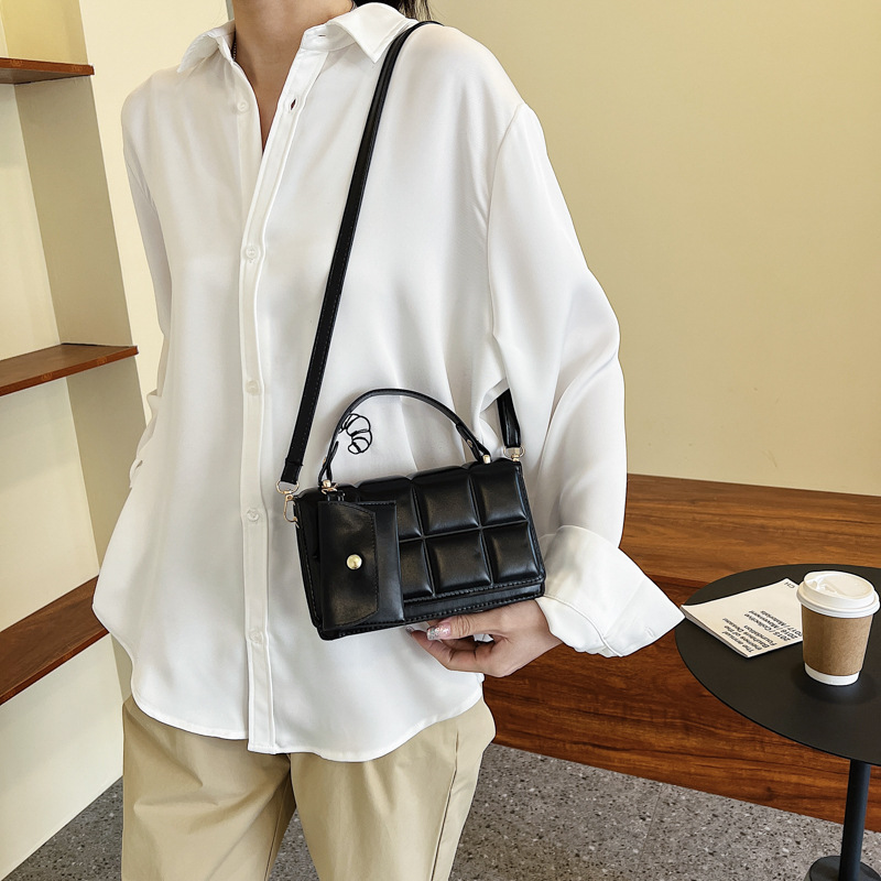 Niche sac à main rétro version coréenne nouvelle texture couleur unie couvercle rabattable sac mère tendance et à la mode sac à bandoulière à coque pressée_voghion.com