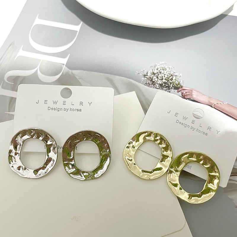 Fashion New Metal Female Circle Stud Alloy Earrings display picture 3