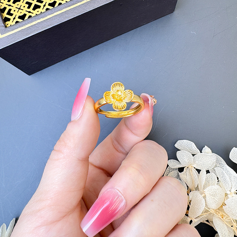 Anillo de oro esmerilado de oro vietnamita flores de ginkgo, estilo nacional, anillo de lujo ligero, pequeño fabricante fresco y lindo.