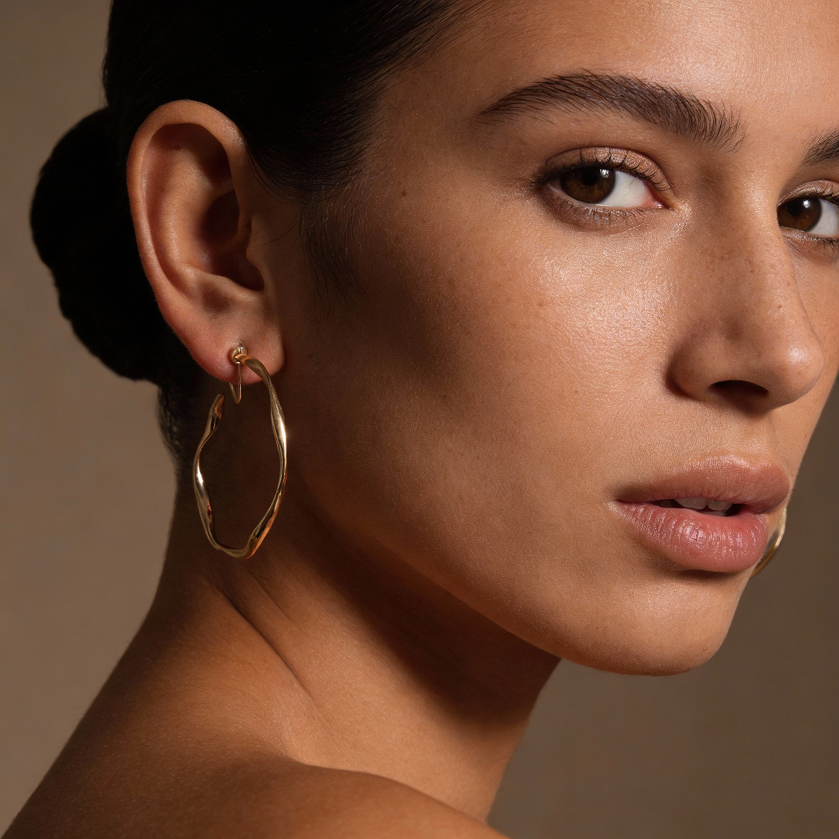 Europa y América sensación de metal geométrica deformación redonda sin agujeros de orejas clips de moda inns simple versátil alta sensación pendientes mujeres