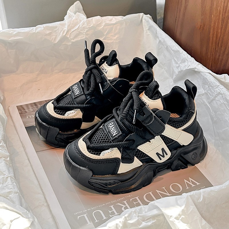 Fashionable children's sneakers
