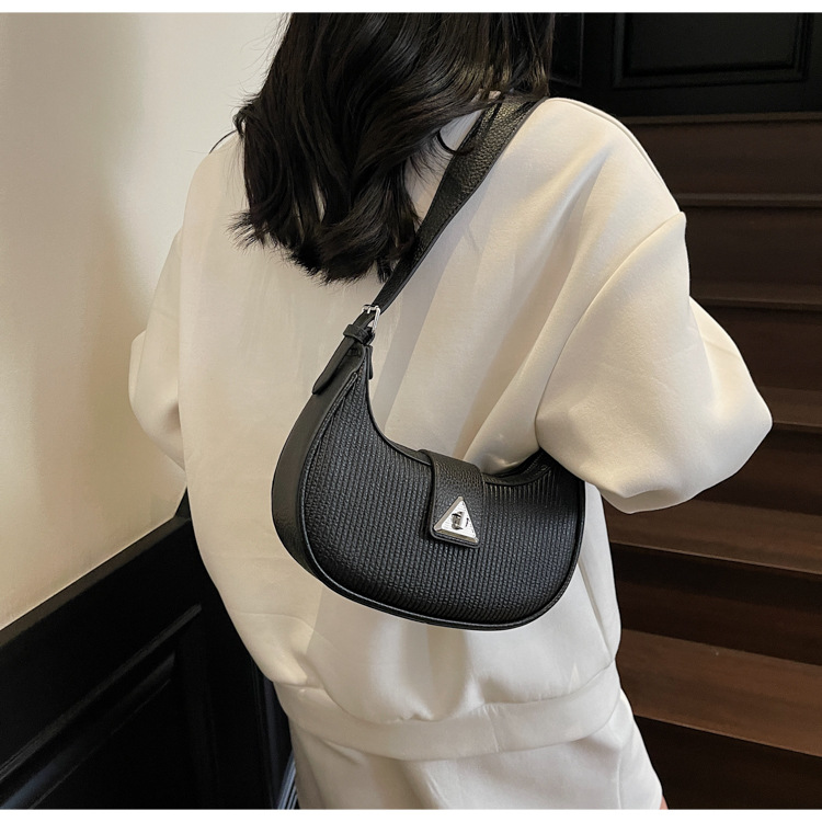 The 2025 new underarm bag for women is a simple and versatile single-shoulder crossbody bag. It is a popular and niche designer crescent-shaped women's bag undefined