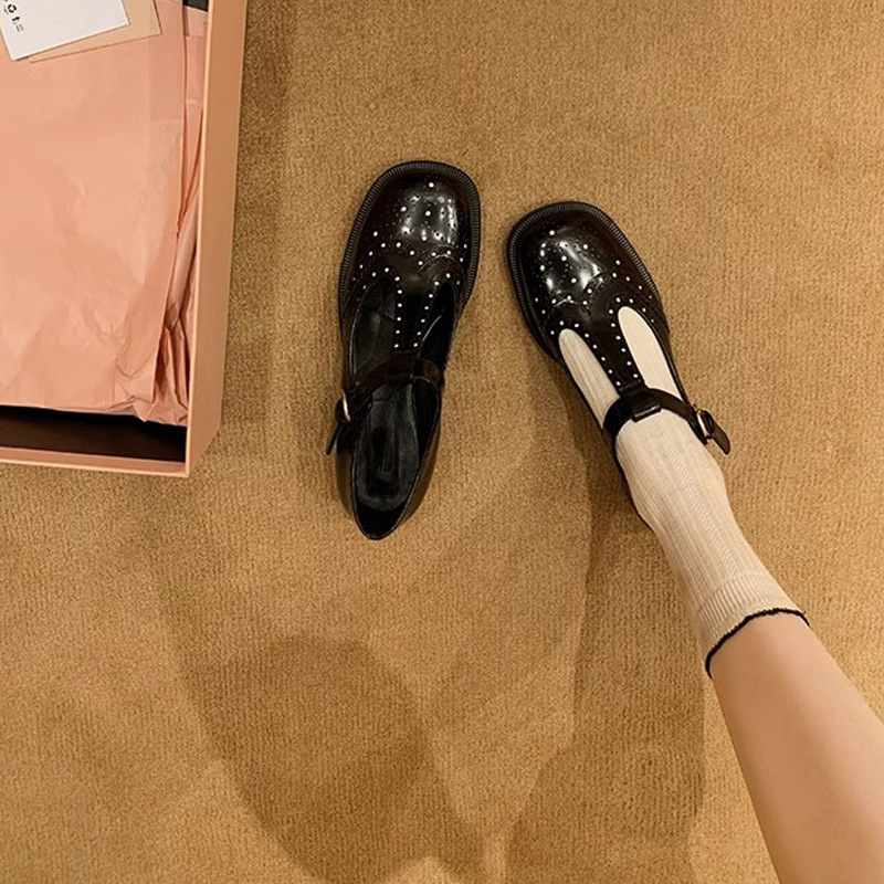 2024 otoño e invierno nuevo estilo uva mamá Brock tallado en forma de T con estilo británico Mary Jane zapatos de cuero para mujer