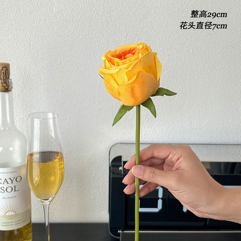 노란색 구운 가장자리 다이아몬드 장미 1개