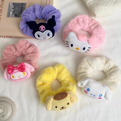 秋冬の新作アニメの玉桂犬のぬいぐるみと大腸のヘアリング