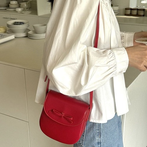 Korean spring and summer women's bags, high-end red niche bags, popular and versatile cross-body bags, fashionable bow saddle bags