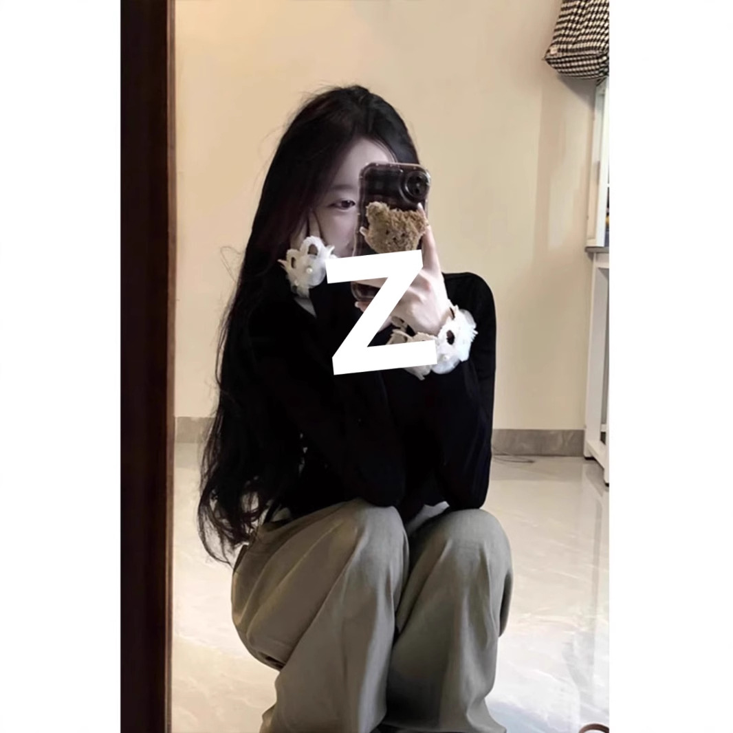 베이스 셔츠가있는 하이 엔드 블랙 긴팔 티셔츠 여성의 가을과 겨울 2024 새로운 디자인 센스 니쉬 쇼트 탑