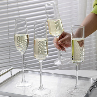 �Ӻ��㙉�����ݾƸ��_���߼����Ä�����ֵ�㙉��С���uβ�Ʊ���