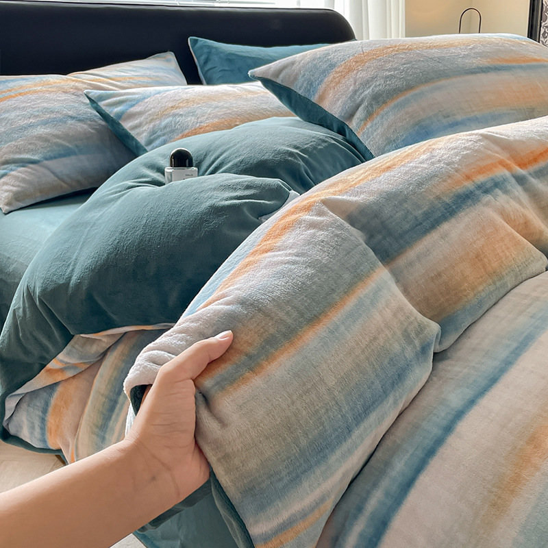 Otoño y invierno de leche de lana de cuatro piezas conjunto 2025 nuevo doble cara sábanas de lana de coral cubierta de cama de tres piezas grueso conjunto