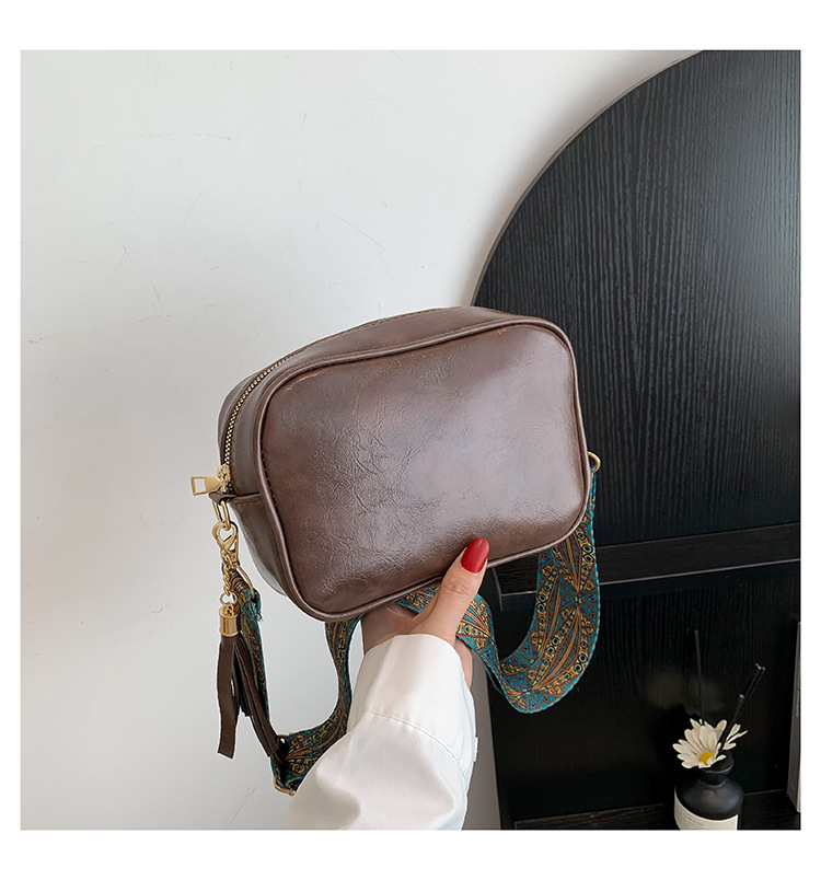 Bolso suave retro 2024, diseño flange, piel de aceite, correa ancha, pequeño bolso de mujer