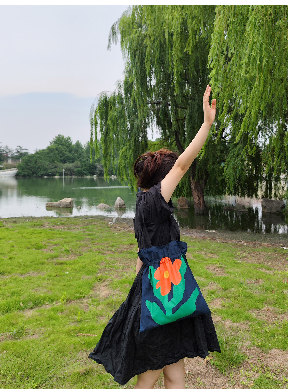 Advanced navy blue canvas creative rose bag, women's drawstring single shoulder tote bag_voghion.com