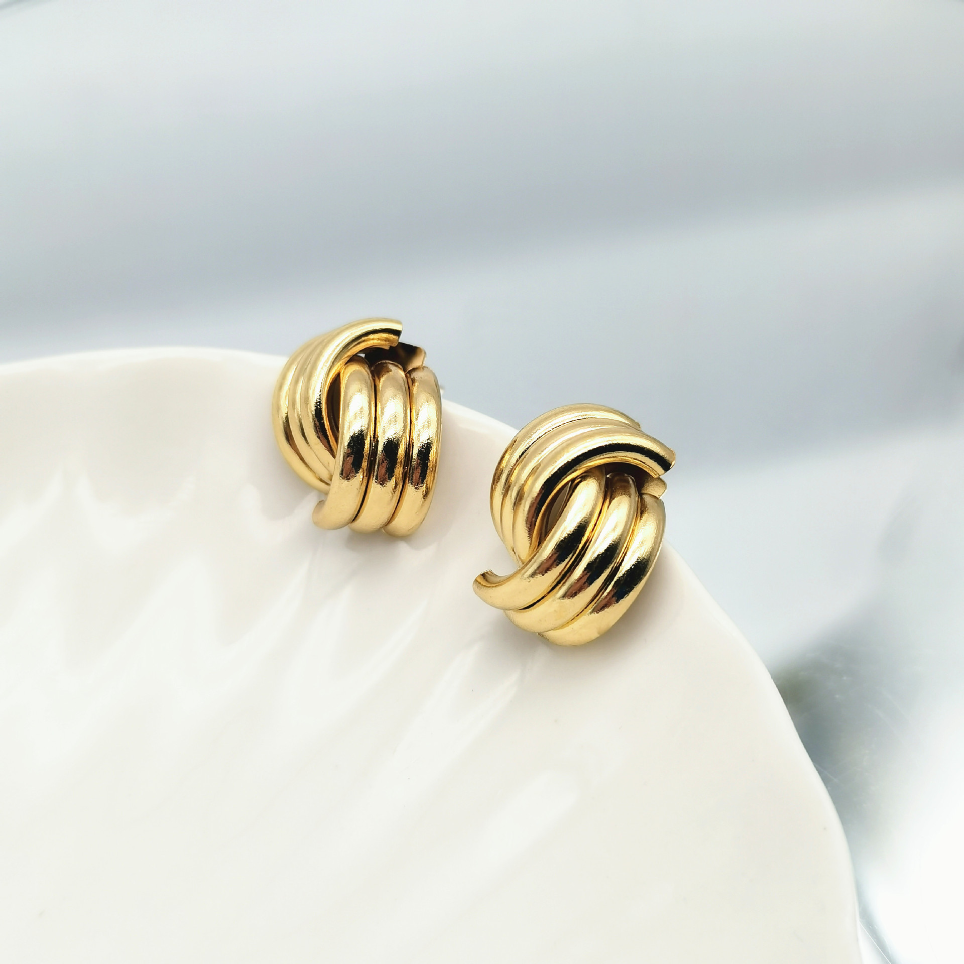 Simple Style Geometric Stripe Alloy Plating Earrings display picture 1