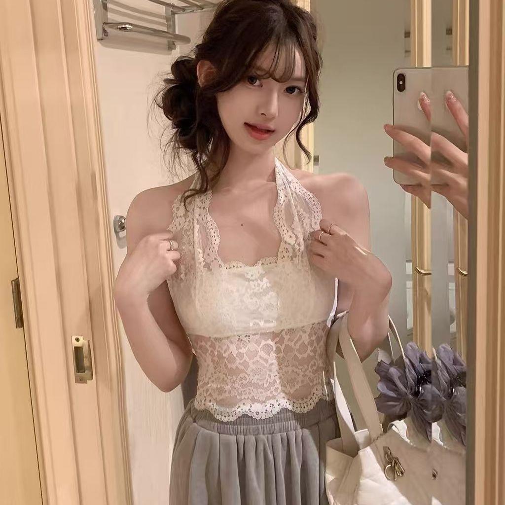 Sexy and alluring halter-neck lace camisole with chest pads, no underwire, can be worn as outerwear, versatile, slimming and flattering