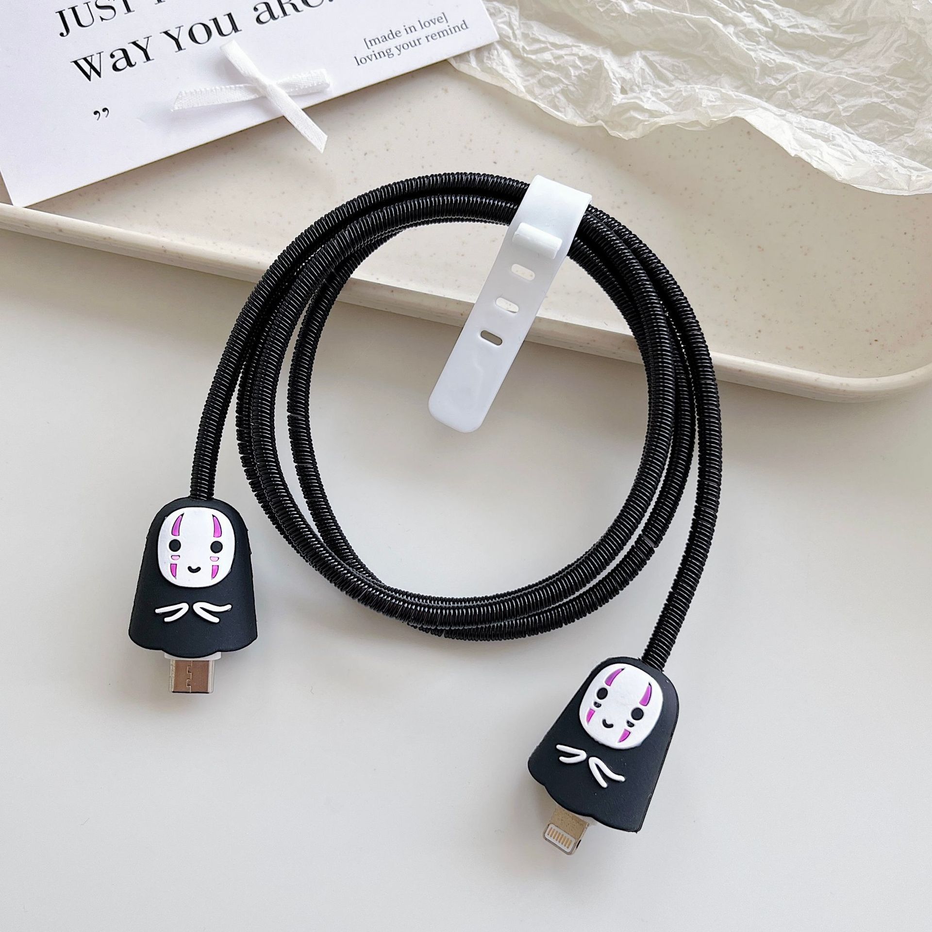 Amazon cartoon cable de datos cubierta adecuada para Apple Android cable de datos de carga rápida cuatro piezas en stock al por mayor