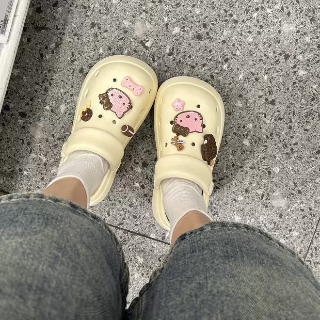 Мультяшная пещерная обувь женская 2025 новая летняя наружная одежда