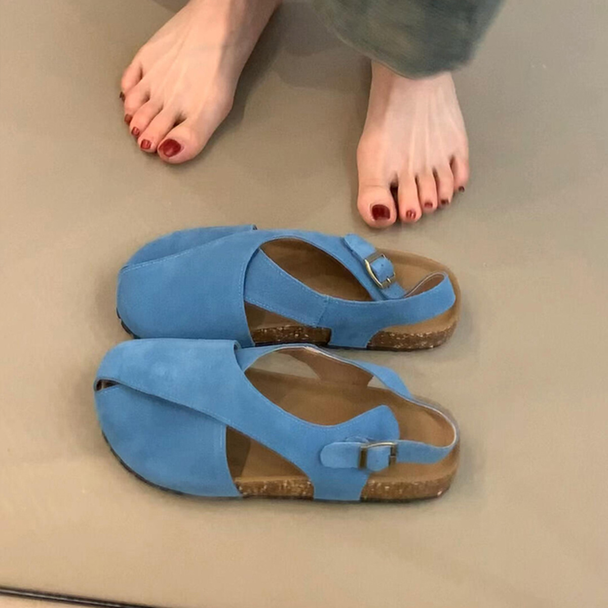 Versión de piel de oveja ~ Nuevas sandalias planas de cuero esmerilado de punta redonda con hebilla de una palabra para mujer