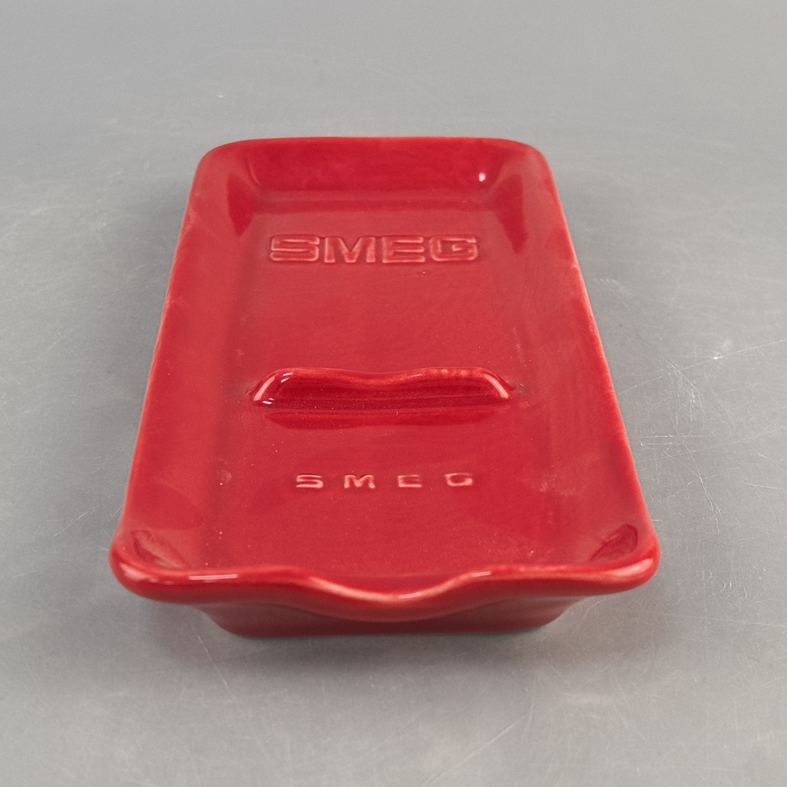 Creatividad transfronteriza simple relieve cerámica inglesa roja cuchara de cerámica doméstica artesanía de cerámica de alto valor visual