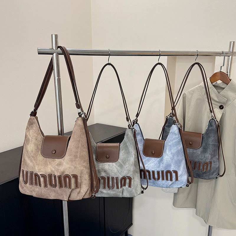 2026 nuevo bolso de alto valor facial bolso de clase para estudiantes universitarios bolso de hombro de nicho para mujeres gran capacidad coreana