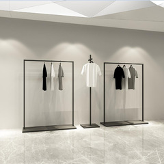 シンプルな鉄芸服装棚服装店の展示棚は男性婦人服店の棚ハンガー陳列側に床置き式を掛けている