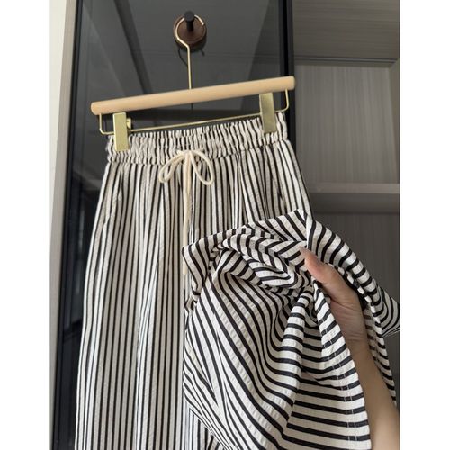 Korean-style relaxed-fit striped casual pants with elastic waistband—summer, slimming, versatile, and featuring a lightweight, straight-leg, wide-leg design for women.