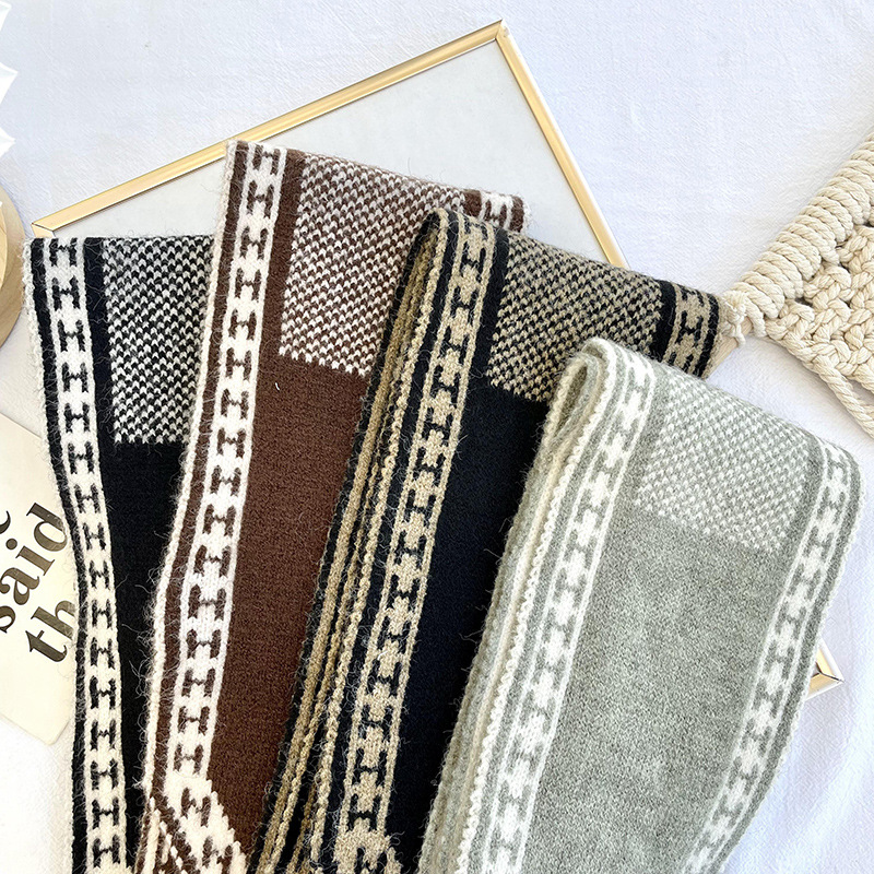 Corea Del Sur Dongdaemun Nueva H carta pequeña bufanda del oído de las mujeres del otoño y el invierno versátil larga de punto engrosada bufanda caliente