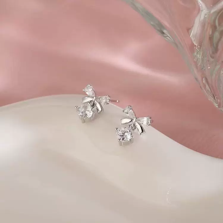 S925纯银蝴蝶结耳钉女款简约可爱甜美小清新小众设计百搭感耳饰品