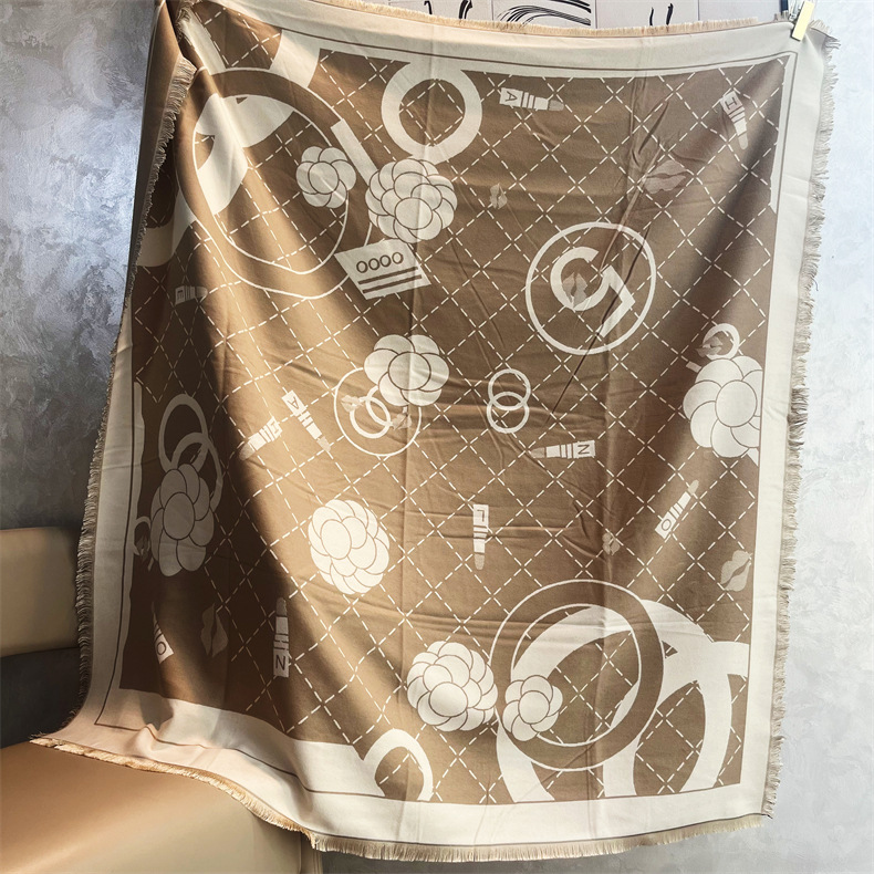 Talven uusi runsas i-mitation-kashmirhuivi, pieni tuoksuva lyhyt tupsuhuivi, matkavalokuvaushuivi_voghion.com