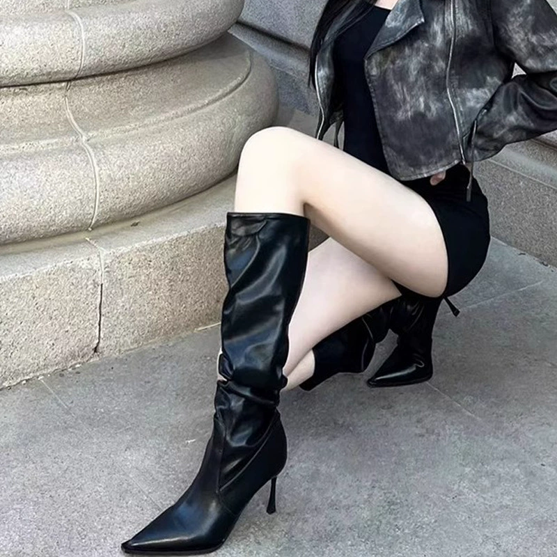 Европейские и американские сапоги с острыми складками, высокие сапоги, женские тощие осенью и зимой 2024