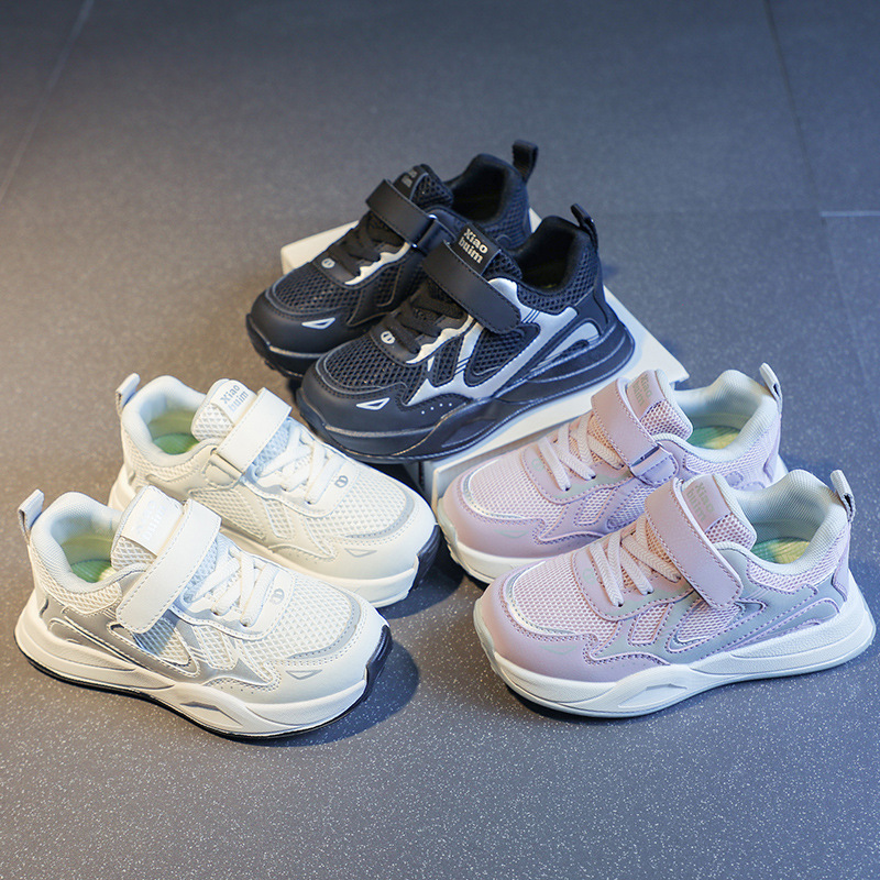 Soft autumn running sneakers for leisure for hiking