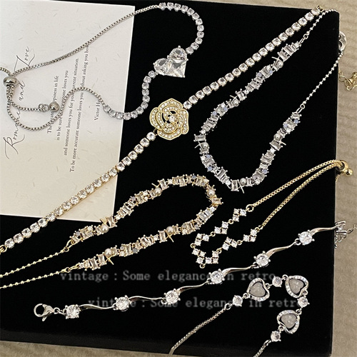 Designer moonlight allure series star bracelet girls ins niche design light luxury bestie bracelet