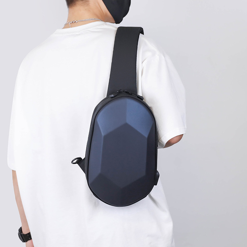 Zaino di ricarica USB per moto da uomo, guscio rigido antispruzzo, borsa sul petto obliqua a cavallo, piccolo zaino da pendolarismo_voghion.com