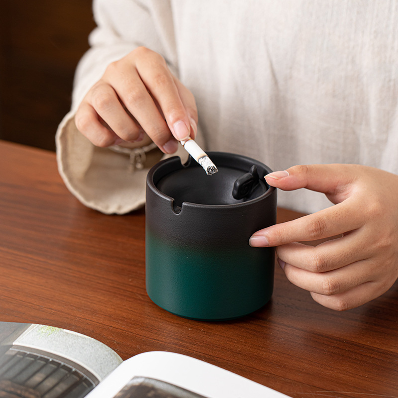 세라믹 재떨이 창조적 인 성격 추세 뚜껑 안티 플라이 애쉬 사무실 홈 거실 다기능 꽃 장식품