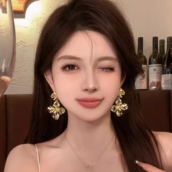 Elegant design earrings