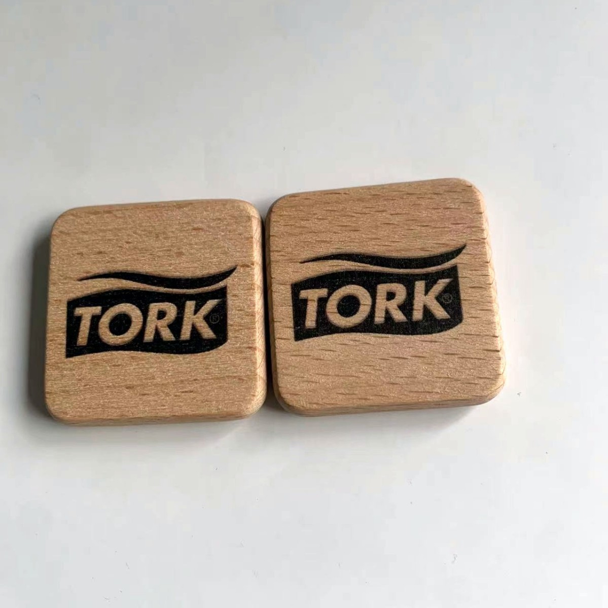 Keychain de madera de haya impresión láser creativa de pequeños regalos fabricantes suministro de keychain de madera